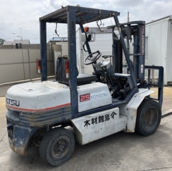 Xe nâng dầu 2.5 tấn cũ