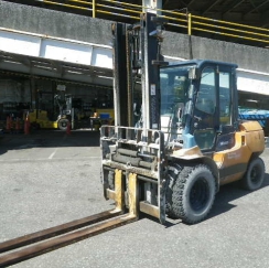 Xe nâng dầu 4 tấn cũ