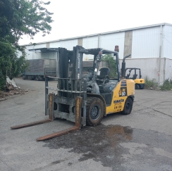 Xe nâng dầu 5 tấn cũ